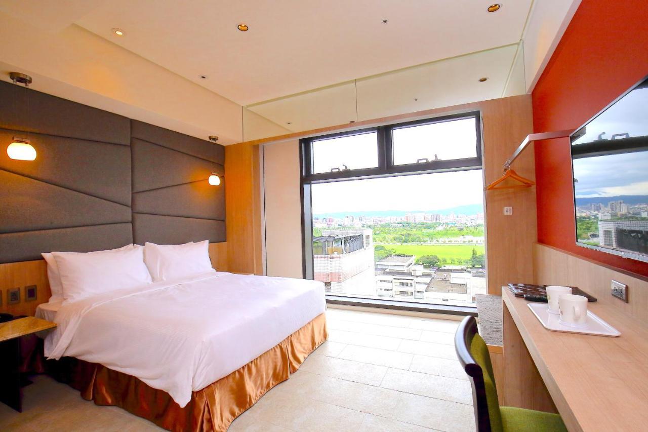 Kloud Hotel Taichung Esterno foto